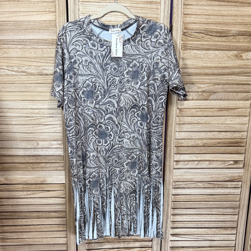 Southern Stitch Floral Patterned Short Sleeve Fringe Women's Top Size M NWT